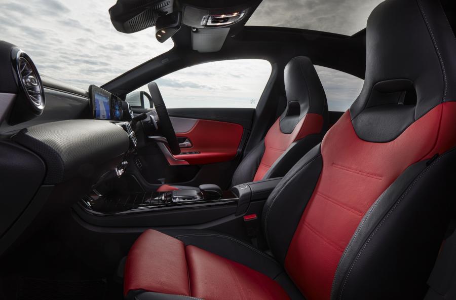 Интерьер Mercedes-Benz CLA200 AMG Line (C118) 2019 года  (UK) (фото 17 из 40)